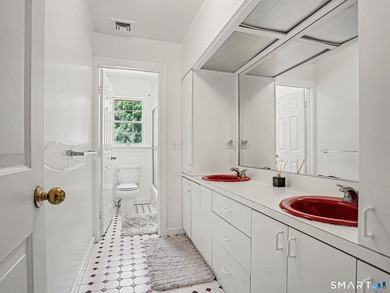 Estate living in the heart of Easton. Set on 3 private acres - photo 23