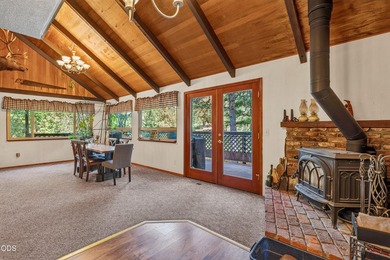 Peaceful Grants Pass country property on 3.34 acres with a warm - photo 8