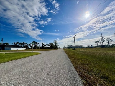 Beautiful lot with canal access. Close to schools, restaurants - photo 3