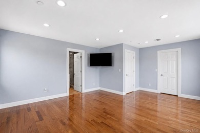 Experience waterfront luxury in this exceptional canal-front - photo 11