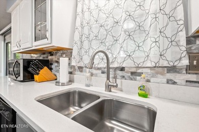 Beautifully maintained ranch-style home offering 3 bedrooms, 2 - photo 15