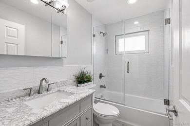 Experience waterfront luxury in this exceptional canal-front - photo 17