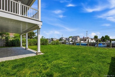 Experience waterfront luxury in this exceptional canal-front - photo 19