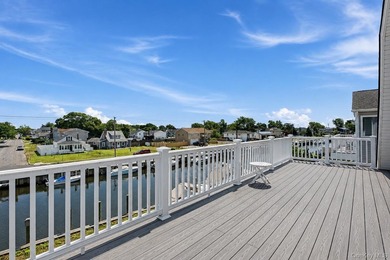 Experience waterfront luxury in this exceptional canal-front - photo 21