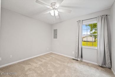 Beautifully maintained ranch-style home offering 3 bedrooms, 2 - photo 22