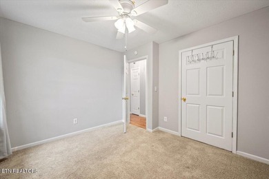 Beautifully maintained ranch-style home offering 3 bedrooms, 2 - photo 23