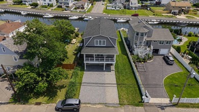 Experience waterfront luxury in this exceptional canal-front - photo 23