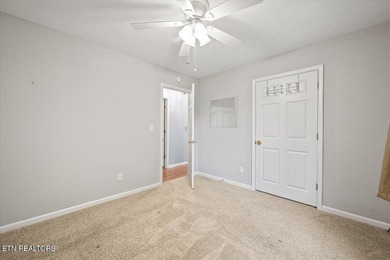 Beautifully maintained ranch-style home offering 3 bedrooms, 2 - photo 24