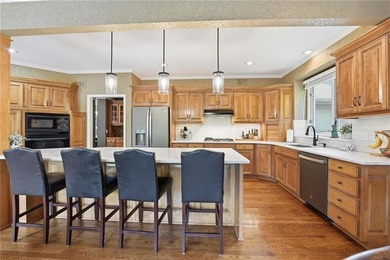 LUXURY LIVING WITH BREATHTAKING VIEWS IN CEDAR CREEK! Stunning - photo 25
