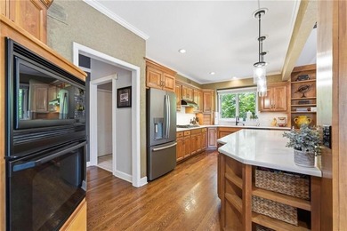LUXURY LIVING WITH BREATHTAKING VIEWS IN CEDAR CREEK! Stunning - photo 29