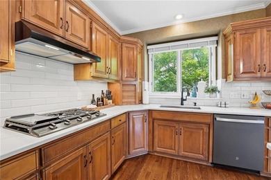 LUXURY LIVING WITH BREATHTAKING VIEWS IN CEDAR CREEK! Stunning - photo 31
