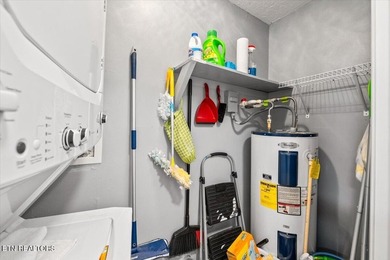Beautifully maintained ranch-style home offering 3 bedrooms, 2 - photo 34
