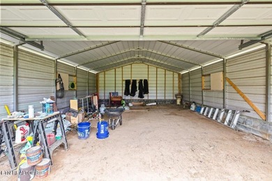 Beautifully maintained ranch-style home offering 3 bedrooms, 2 - photo 36