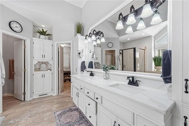 LUXURY LIVING WITH BREATHTAKING VIEWS IN CEDAR CREEK! Stunning - photo 37