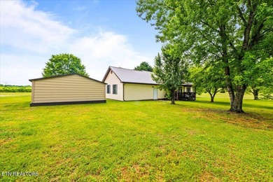 Beautifully maintained ranch-style home offering 3 bedrooms, 2 - photo 37