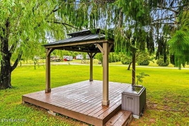 Beautifully maintained ranch-style home offering 3 bedrooms, 2 - photo 38