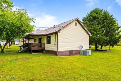 Beautifully maintained ranch-style home offering 3 bedrooms, 2 - photo 40