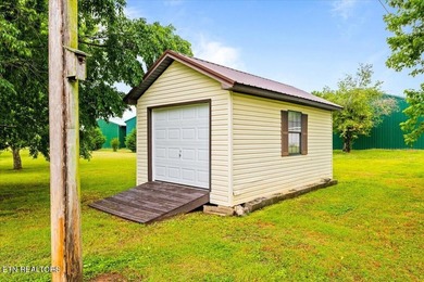 Beautifully maintained ranch-style home offering 3 bedrooms, 2 - photo 41