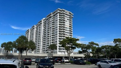 Little Maule Lake Condo For Sale in Aventura Florida