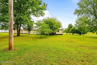 Beautifully maintained ranch-style home offering 3 bedrooms, 2 - photo 42