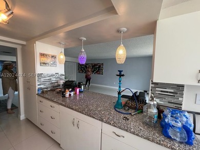 Corner apartment with 3 bedrooms and 2.5 bathrooms, very - photo 9
