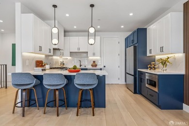 Thoughtfully renovated in 2023, this exceptional bi-level upper - photo 2