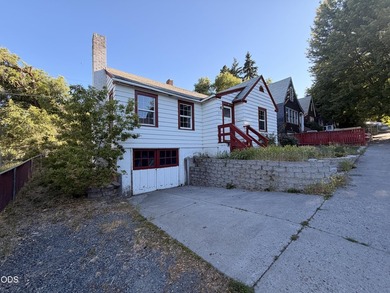 Charming Craftsman-style full of character in a fantastic - photo 3