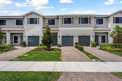 Welcome to this beautifully designed townhome in Ashwood Cove, a - photo 4