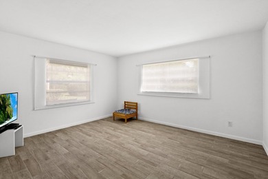 JUST REDUCED BY $10,000 Exceptional Value! Move-in ready - photo 21