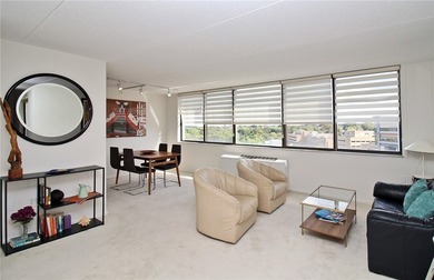 RARE OPPORTUNITY TO PURCHASE A BEAUTIFUL, SUN-SPLASHED - photo 4