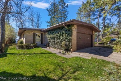 Cass Lake Home For Sale in Orchard Lake Michigan