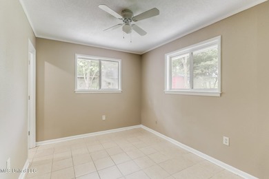 Welcome home! Charming and move-in ready! In a great location - photo 12