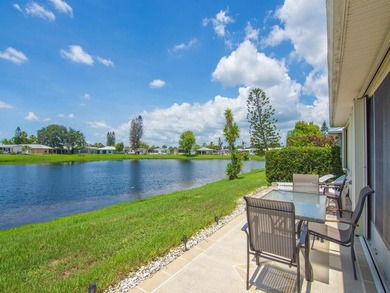 Welcome to this beautifully maintained 3/2/2 lakefront home - photo 12