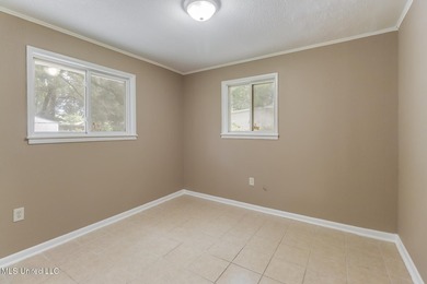 Welcome home! Charming and move-in ready! In a great location - photo 14