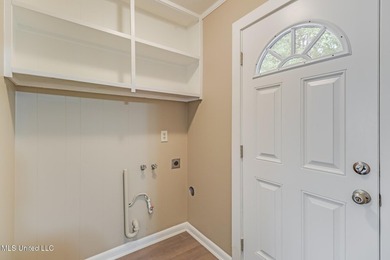 Welcome home! Charming and move-in ready! In a great location - photo 18
