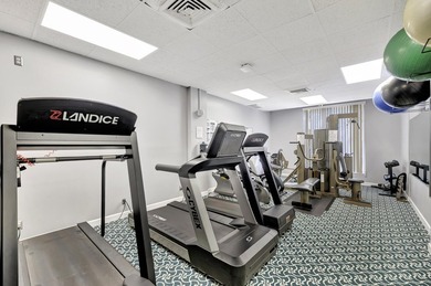 Spacious 1BR/1.5BA condo featuring the largest one-bedroom floor - photo 38