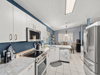 Welcome to this beautifully maintained 3/2/2 lakefront home - photo 38