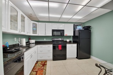 Spacious 1BR/1.5BA condo featuring the largest one-bedroom floor - photo 42