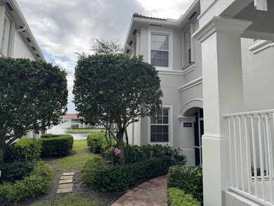 Lake Wellington Condo For Sale in Wellington Florida
