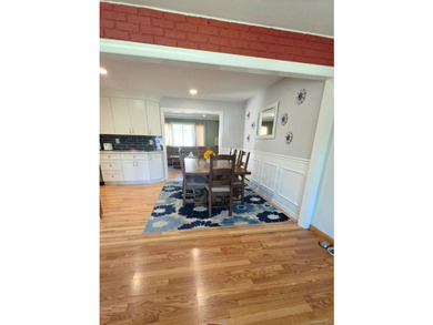 Beautiful 3 bedroom, 1 1/2 bath. Full basement with enclosed - photo 11