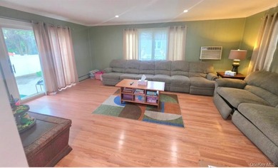 Beautiful 3 bedroom, 1 1/2 bath. Full basement with enclosed - photo 12