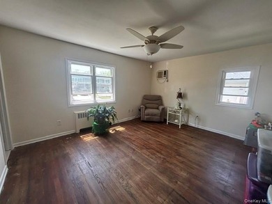 Beautiful 3 bedroom, 1 1/2 bath. Full basement with enclosed - photo 14