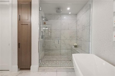 UNIQUE CORNER RESIDENCE IN QUATTRO AT NAPLES SQUARE WITH - photo 21