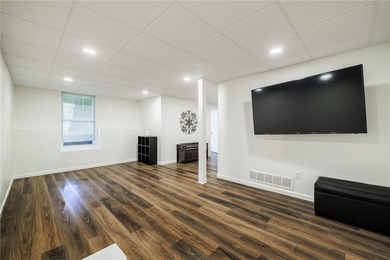 Built by Pridemark Homes, this immaculate ranch townhouse offers - photo 23
