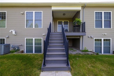 Built by Pridemark Homes, this immaculate ranch townhouse offers - photo 31