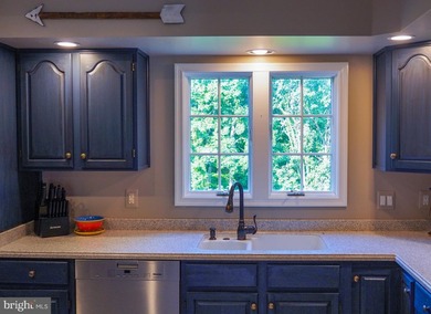 Meticulously maintained, move in ready: 4 Bedrooms, 3.5 baths - photo 8