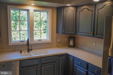 Meticulously maintained, move in ready: 4 Bedrooms, 3.5 baths - photo 9