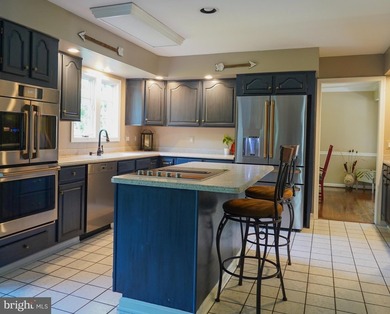 Meticulously maintained, move in ready: 4 Bedrooms, 3.5 baths - photo 10
