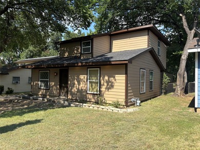 Welcome to 910 NE 31st St in Grand Prairie, TX This beautifully - photo 3