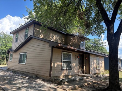 Welcome to 910 NE 31st St in Grand Prairie, TX This beautifully - photo 4